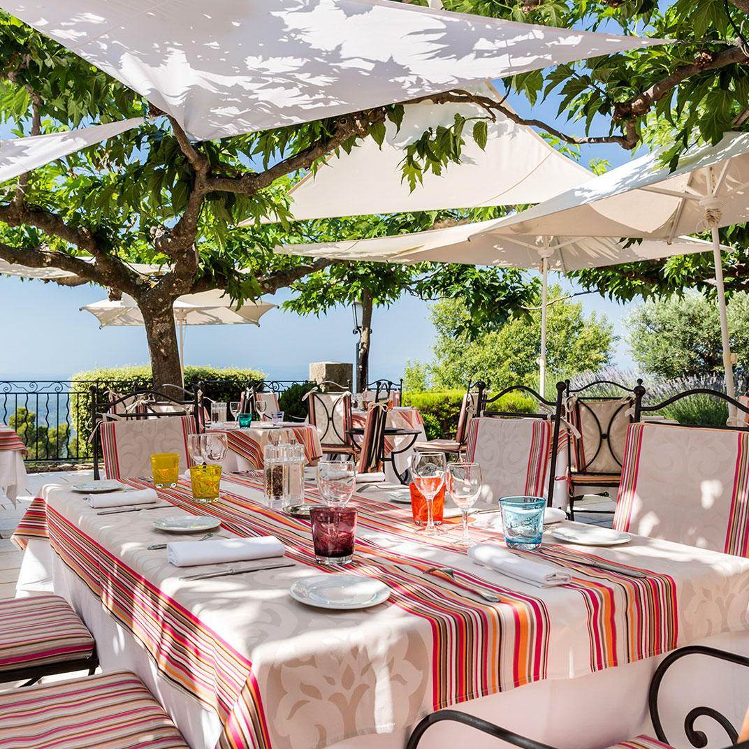 LA BASTIDE DE TOURTOUR HOTEL & SPA