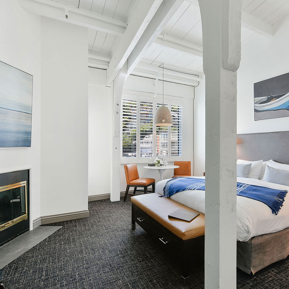 Waters Edge Hotel