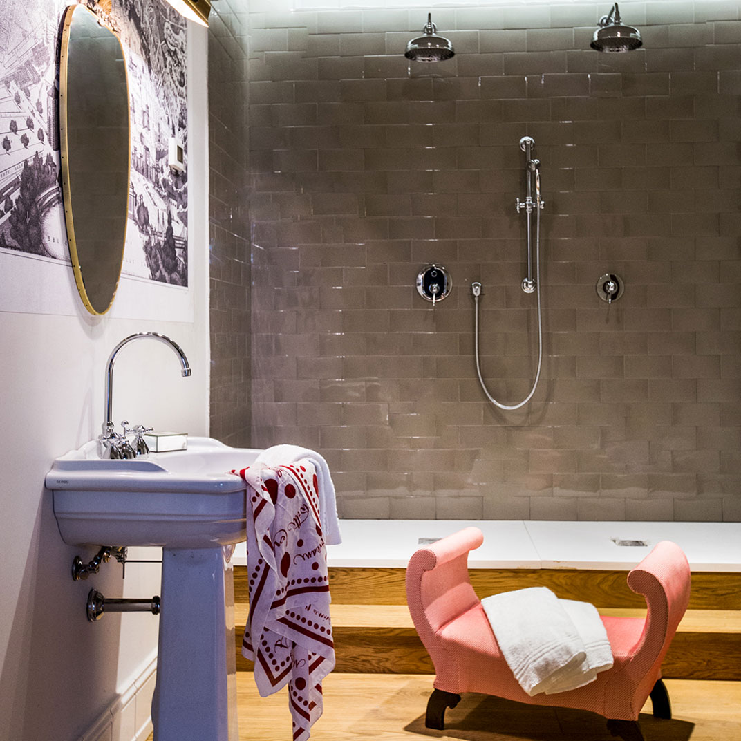 Soprarno Suites
