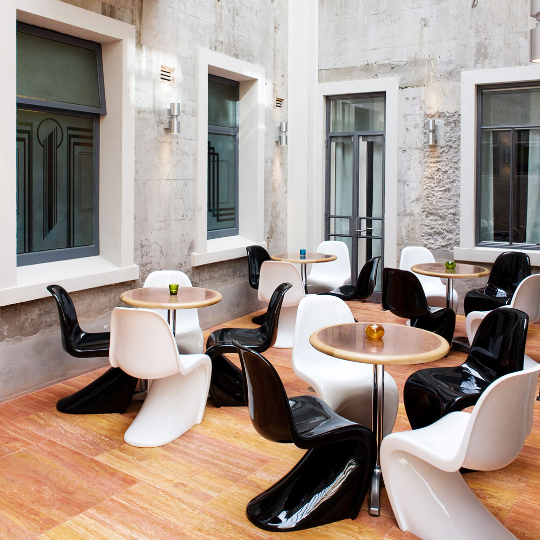 Hotel DeBrett