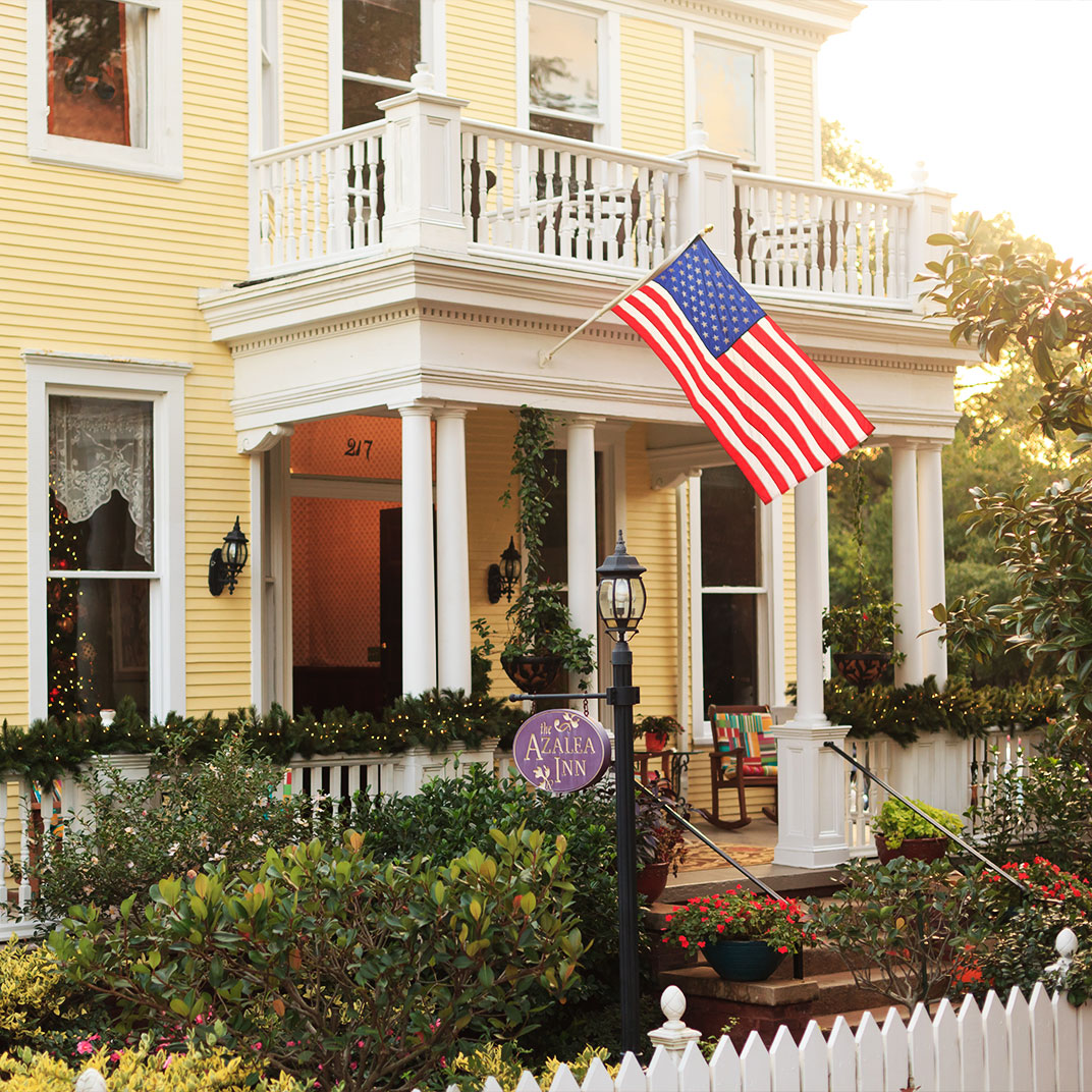 Azalea Inn & Villas