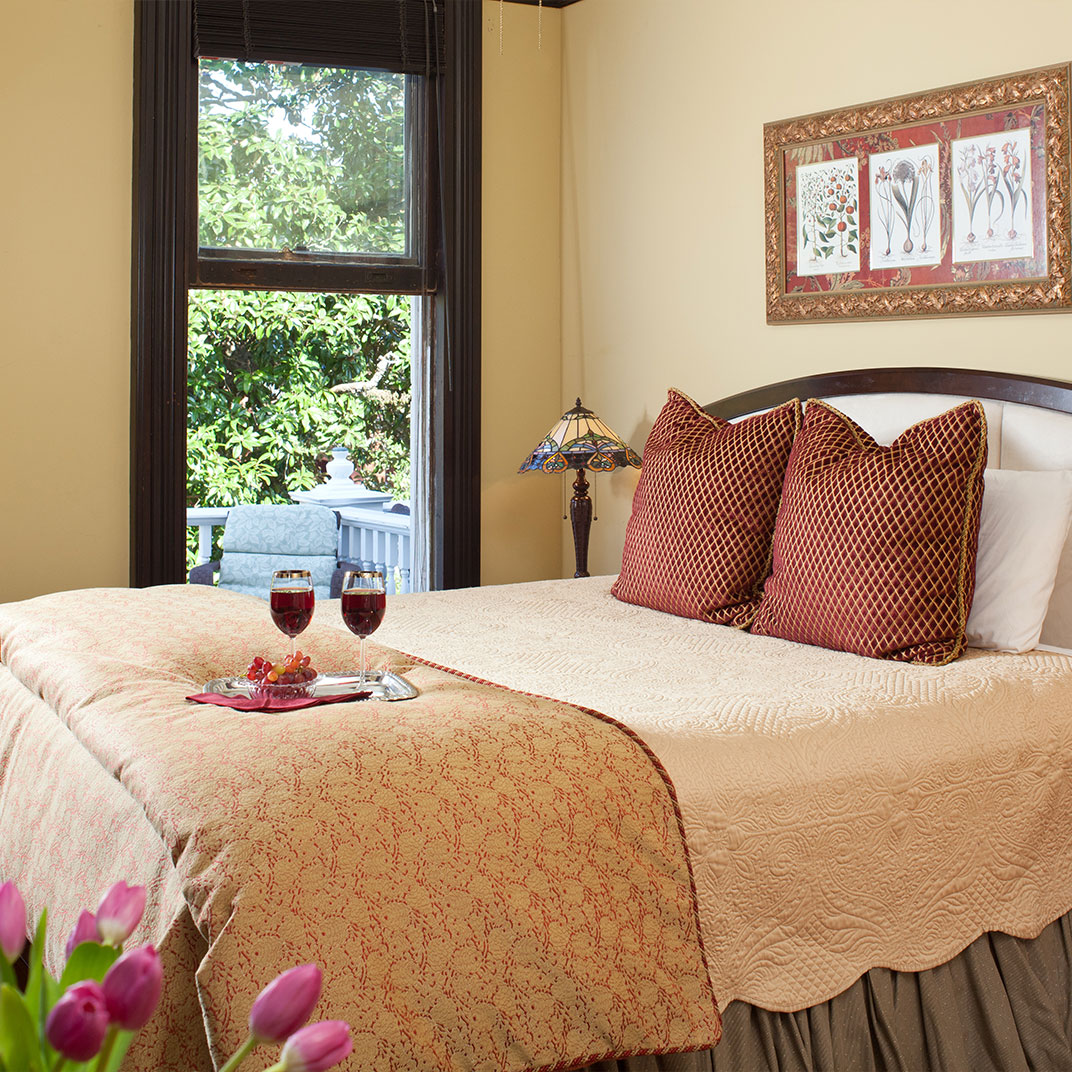 Azalea Inn & Villas