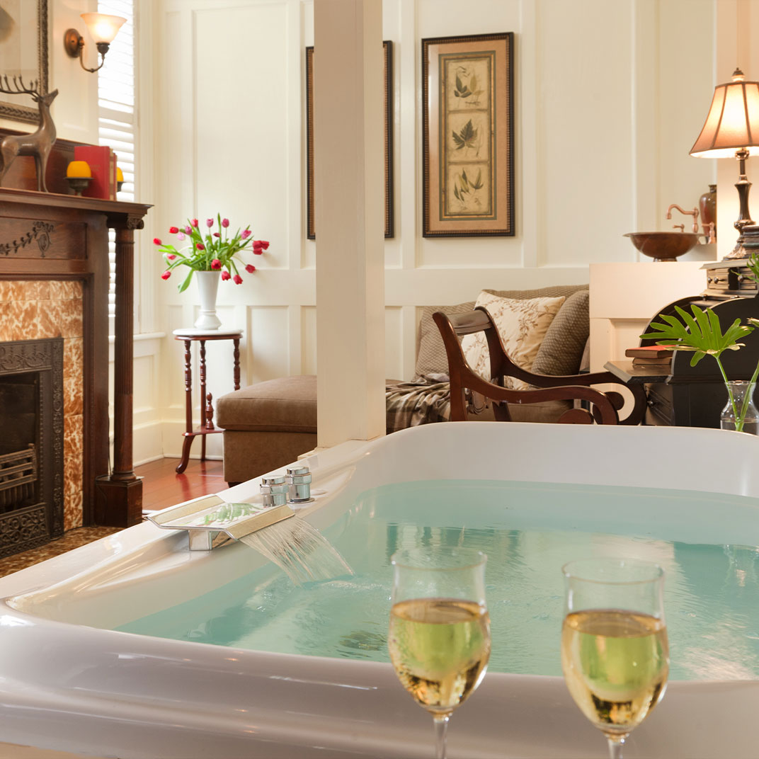 Azalea Inn & Villas