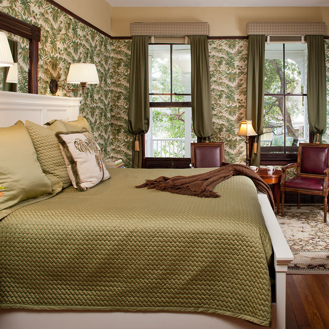 Azalea Inn & Villas